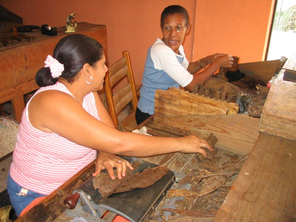 Imagen de dos mujeres trabajadoras de República Dominicana República Dominicana